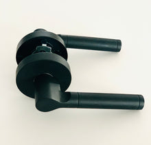 Load image into Gallery viewer, L3 - Montana Matte Black PASSAGE Lever